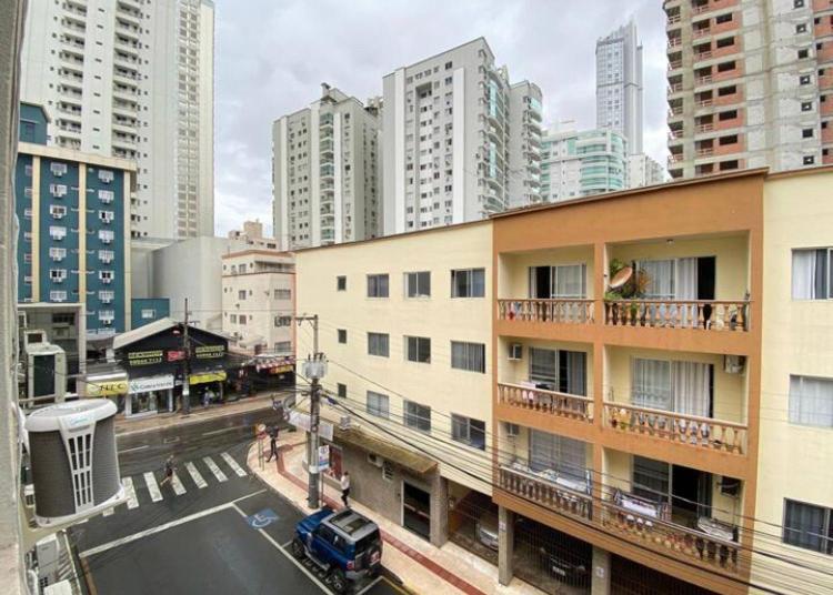 Appartamento 2 quartos com Estacionamento a 100 m do Mar no coração de Balneário Camboriu Esterno foto